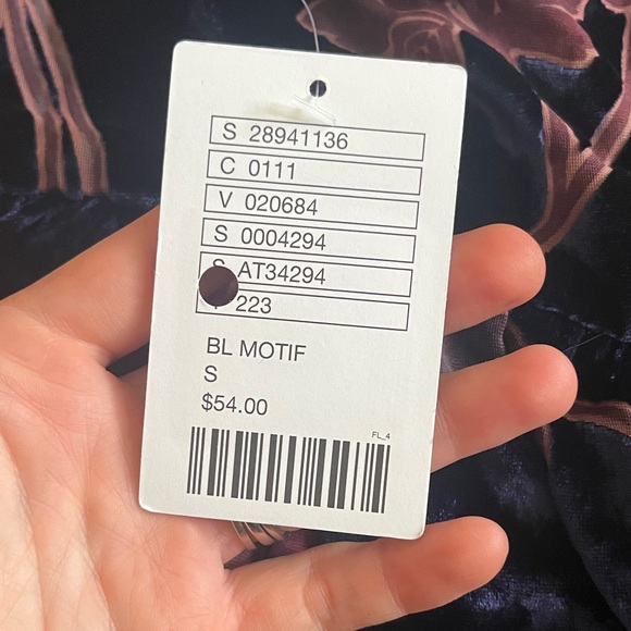 NWT staring at the stars tank - Picture 3 of 5